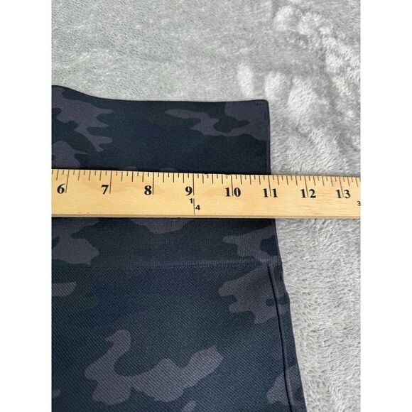 Spanx Look At Me Now Seamless Leggings Women's Size XS Gray Camo - Picture 5 of 7